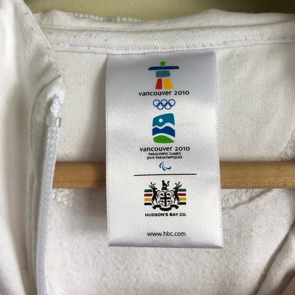 Hudson’s Bay Vancouver 2010 Olympics white sweater zip up jacket size medium - Picture 4 of 6